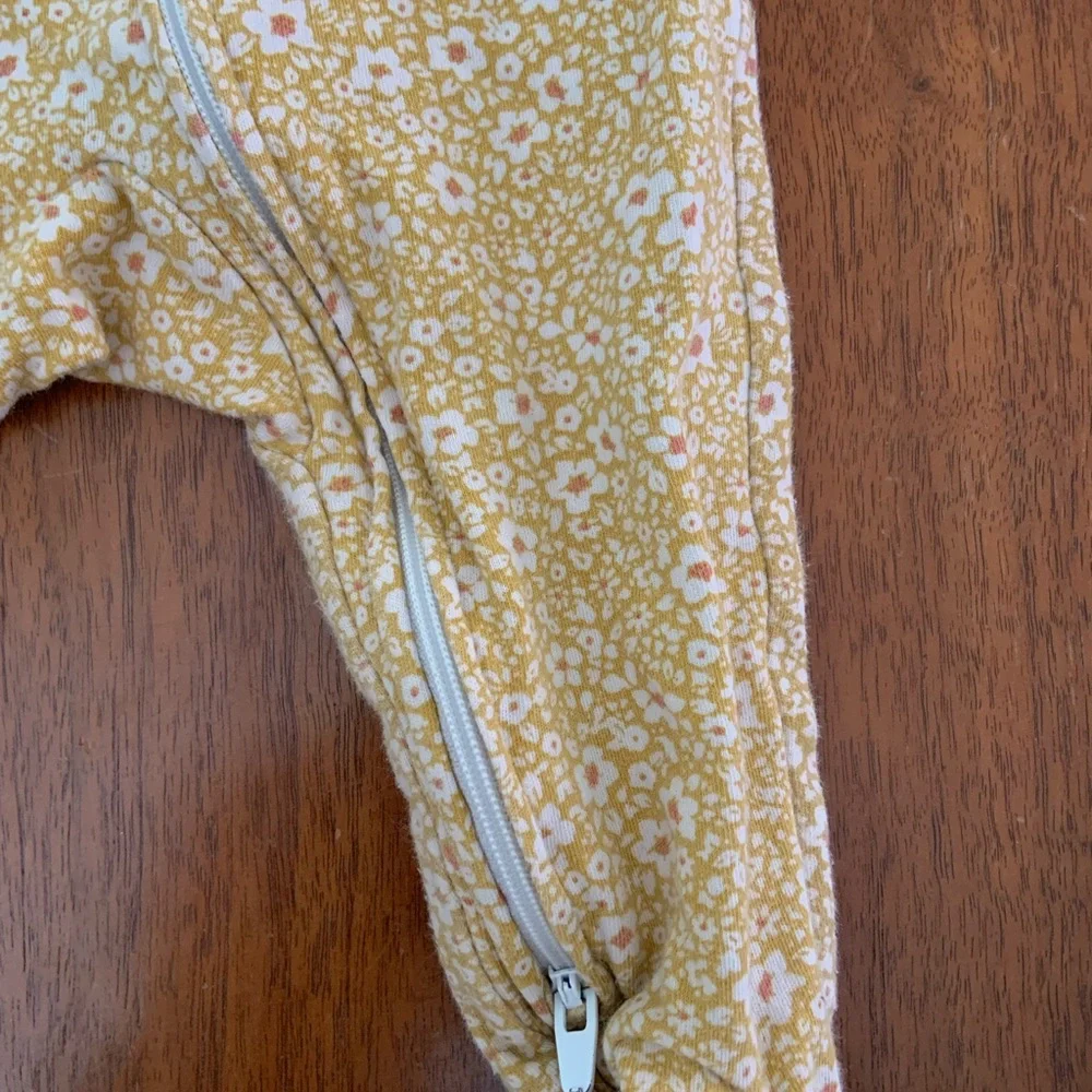 🍊5/$25 Carter's Mustard and Pink Footies One Piece size 3-6m - Picture 4 of 6